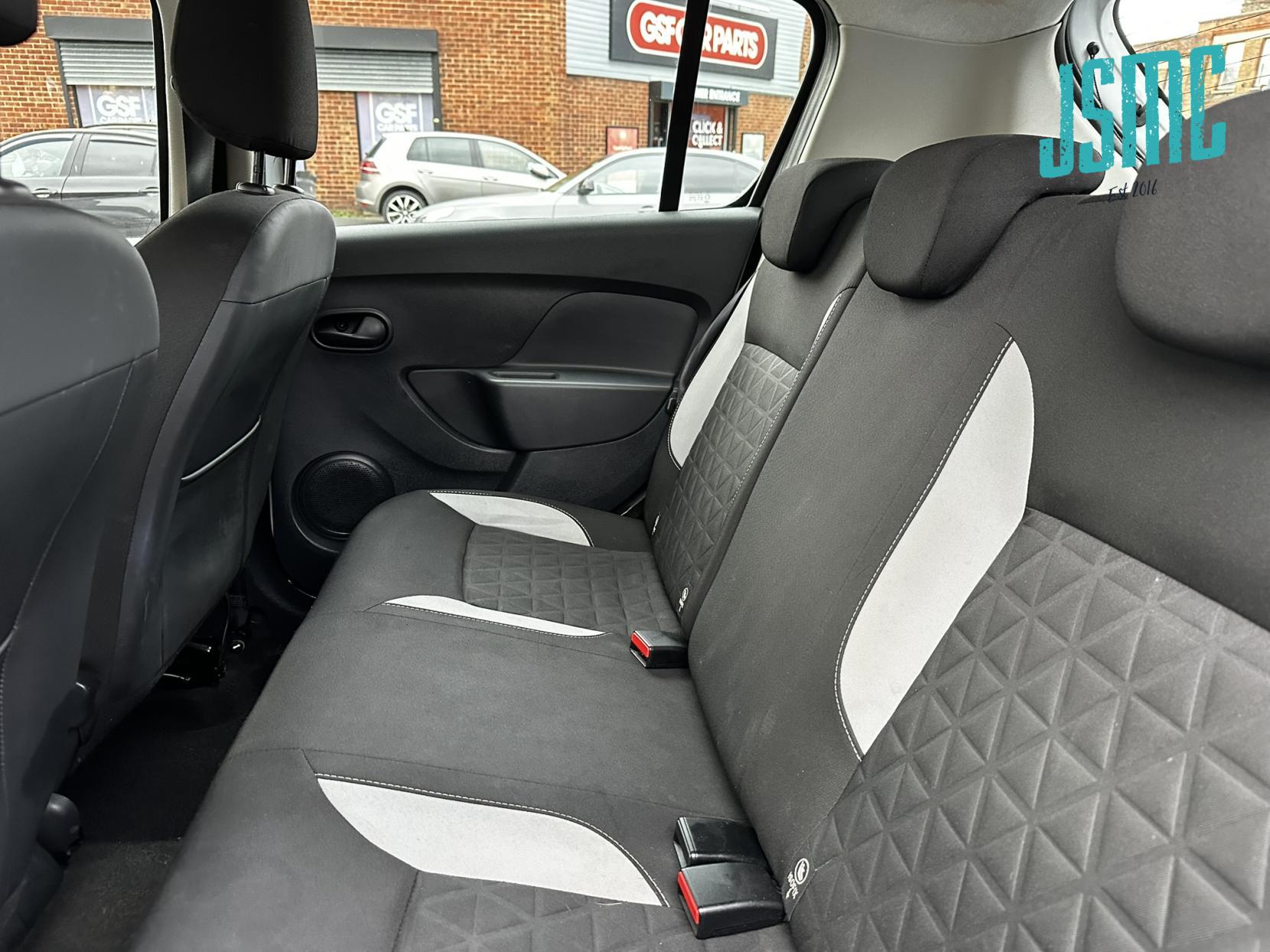 Dacia Sandero Stepway 0.9 TCe Laureate Hatchback 5dr Petrol Manual Euro 5 (90 ps)