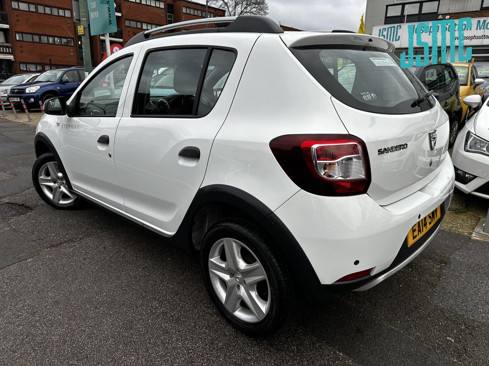 Dacia Sandero Stepway 0.9 TCe Laureate Hatchback 5dr Petrol Manual Euro 5 (90 ps)