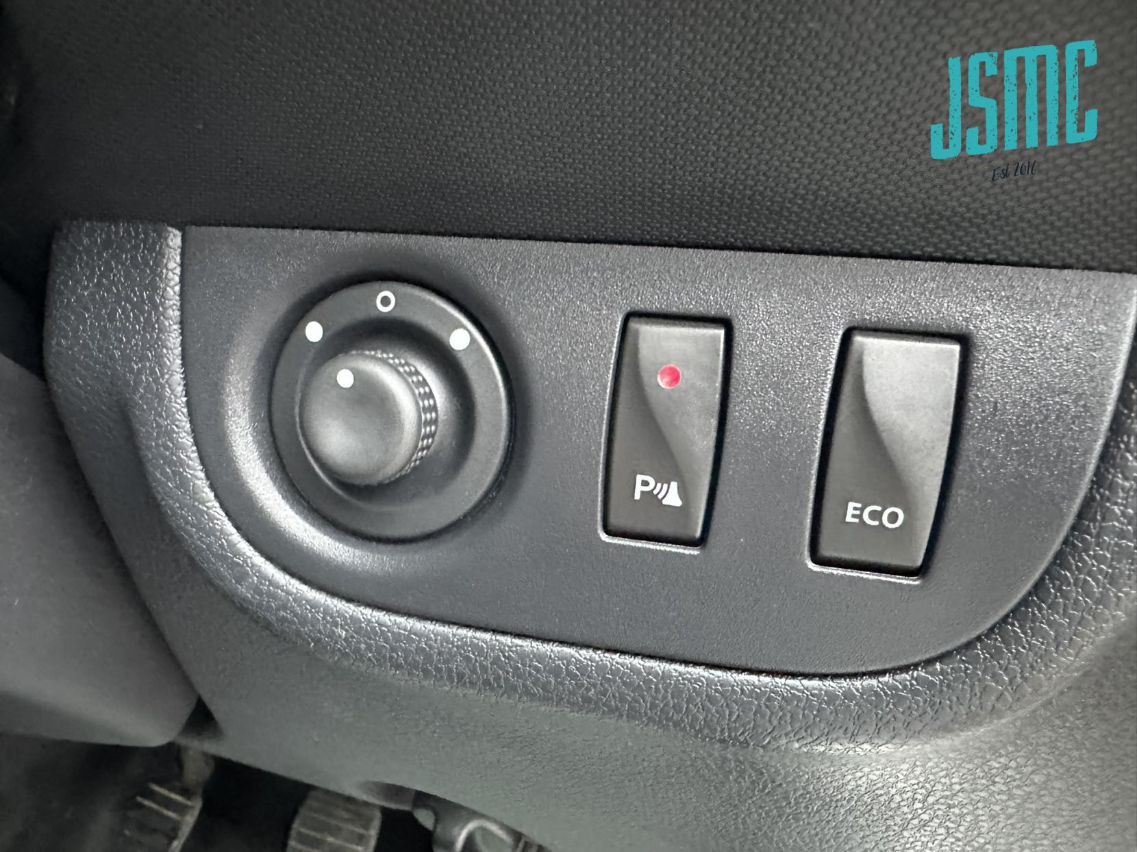 Dacia Sandero Stepway 0.9 TCe Laureate Hatchback 5dr Petrol Manual Euro 5 (90 ps)