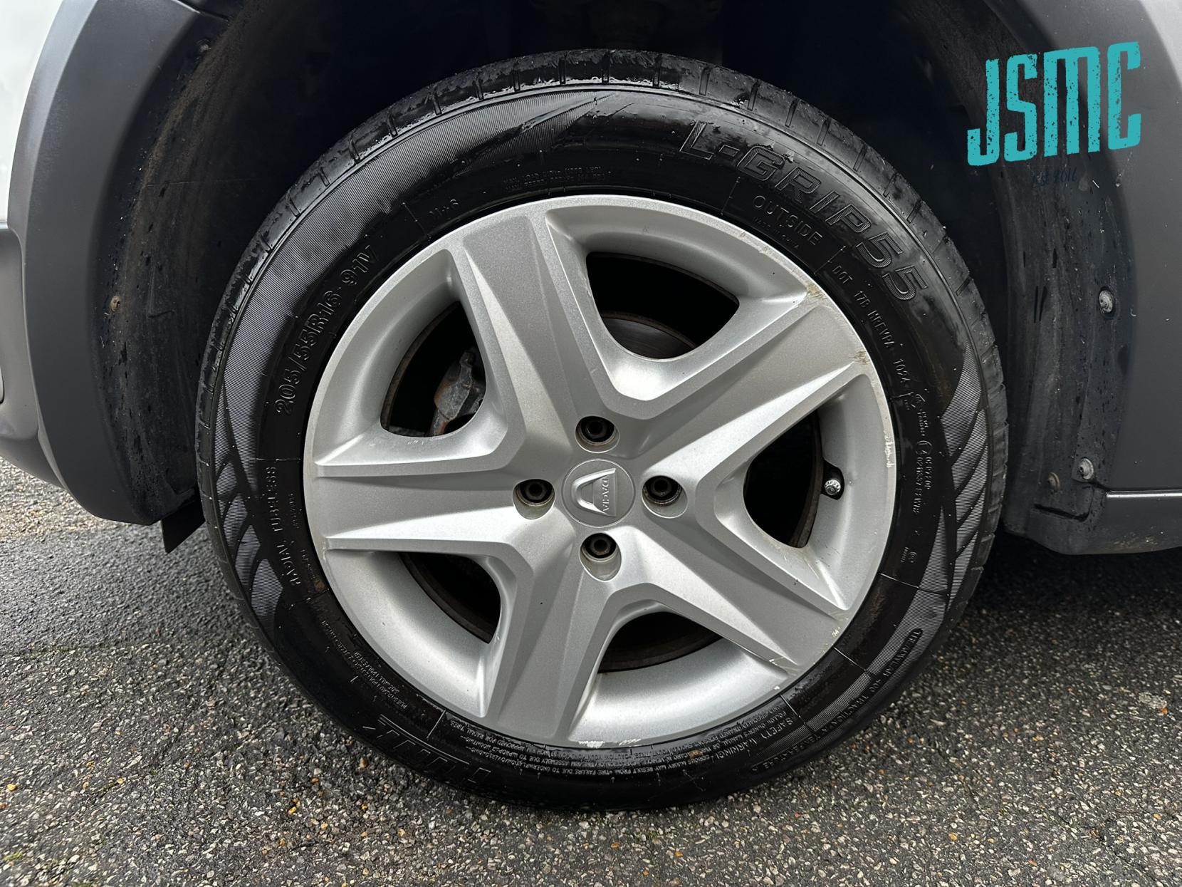 Dacia Sandero Stepway 0.9 TCe Laureate Hatchback 5dr Petrol Manual Euro 5 (90 ps)