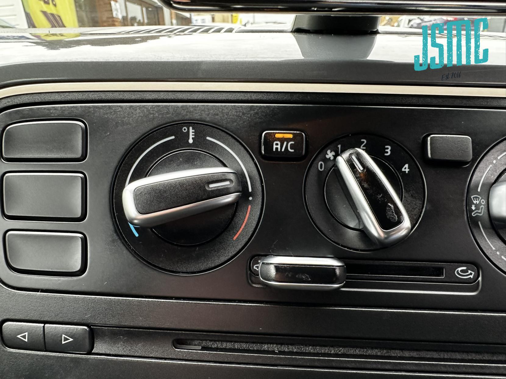 SEAT Mii 1.0 12v by MANGO Hatchback 3dr Petrol Manual Euro 5 (75 ps)