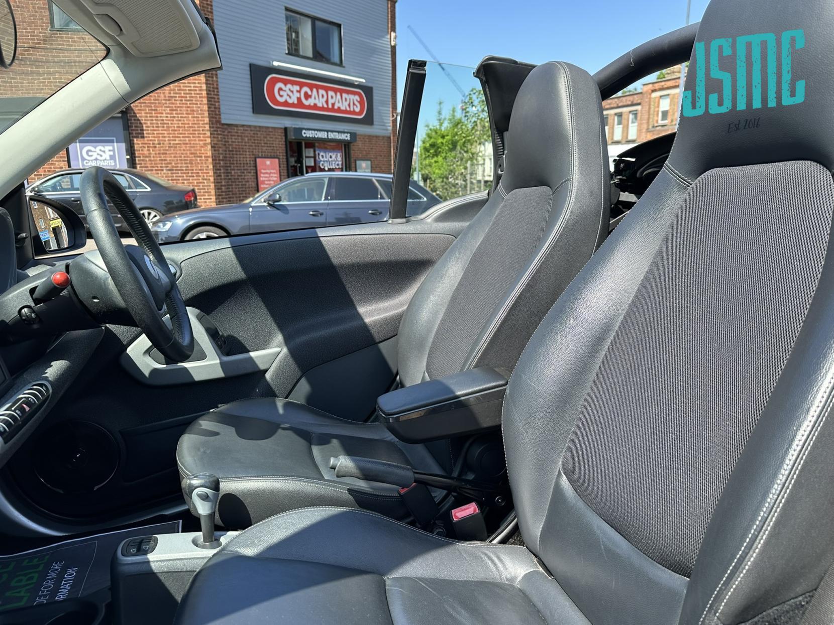 Smart fortwo 1.0 Passion Cabriolet 2dr Petrol Auto Euro 4 (71 bhp)