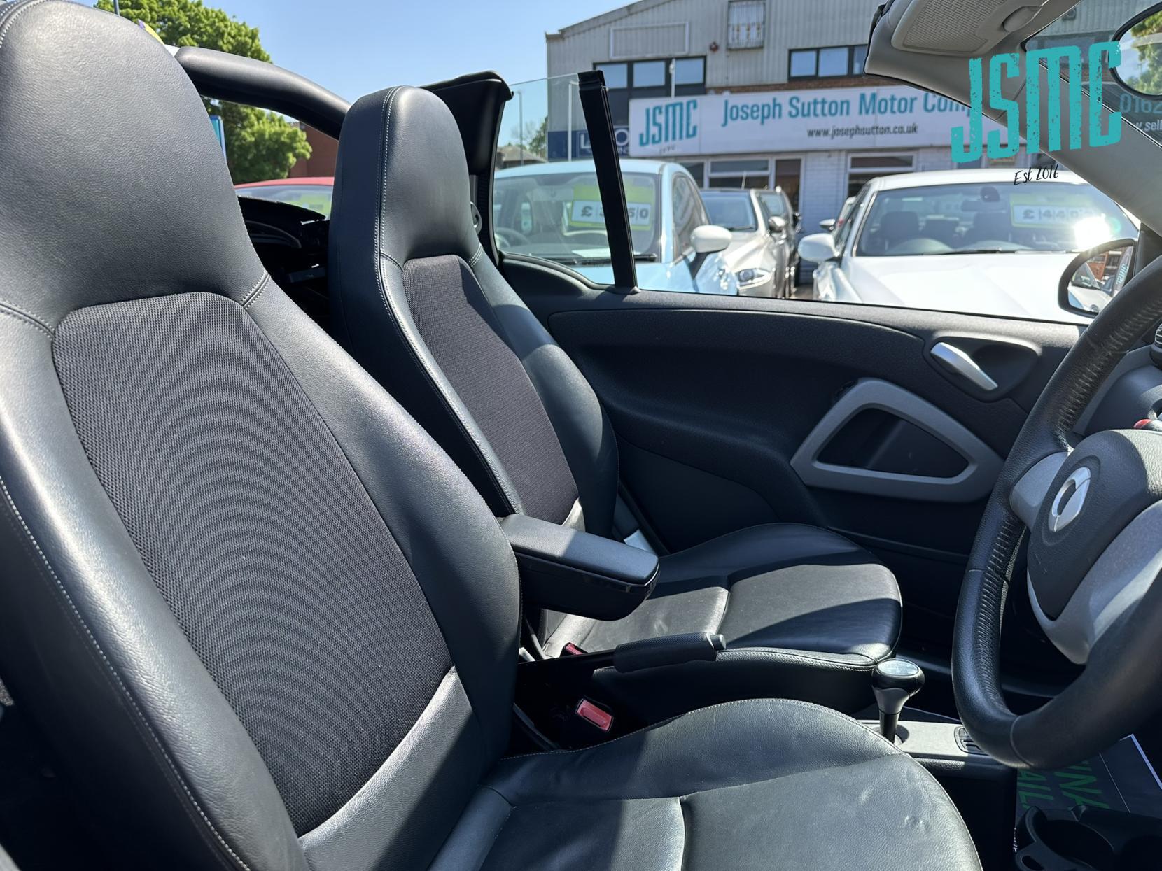 Smart fortwo 1.0 Passion Cabriolet 2dr Petrol Auto Euro 4 (71 bhp)