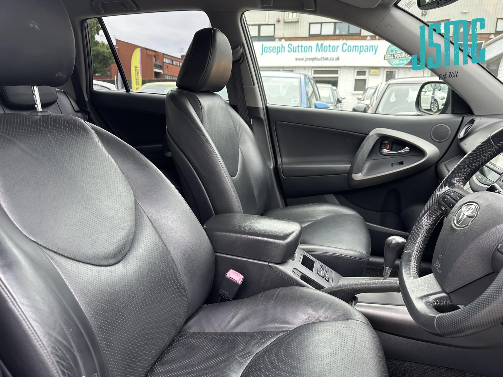 Toyota RAV4 2.0 V-Matic XT-R SUV 5dr Petrol Multidrive S 4WD Euro 4 (158 ps)