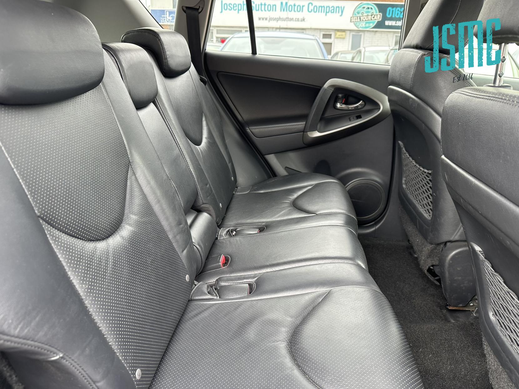 Toyota RAV4 2.0 V-Matic XT-R SUV 5dr Petrol Multidrive S 4WD Euro 4 (158 ps)