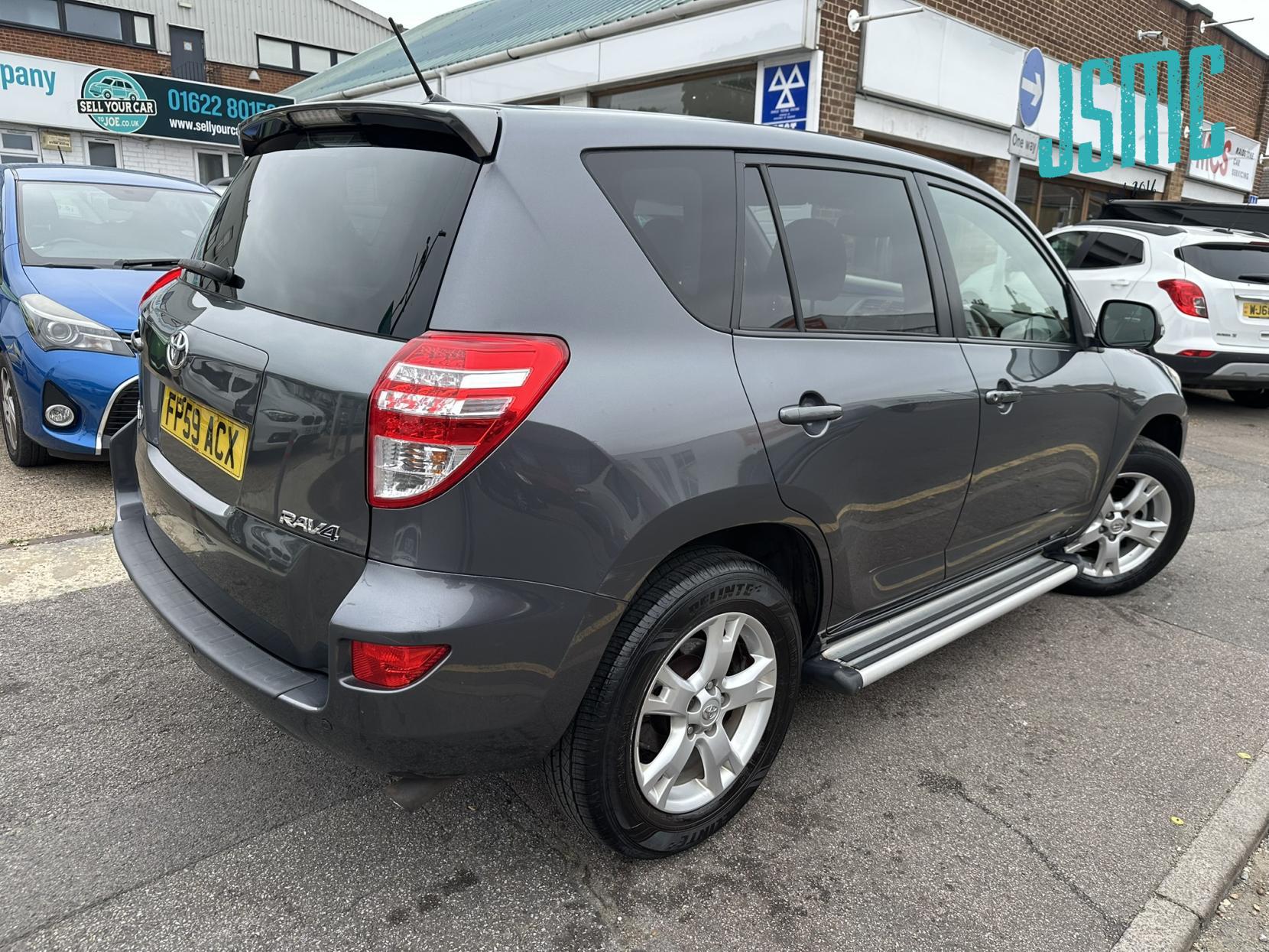 Toyota RAV4 2.0 V-Matic XT-R SUV 5dr Petrol Multidrive S 4WD Euro 4 (158 ps)