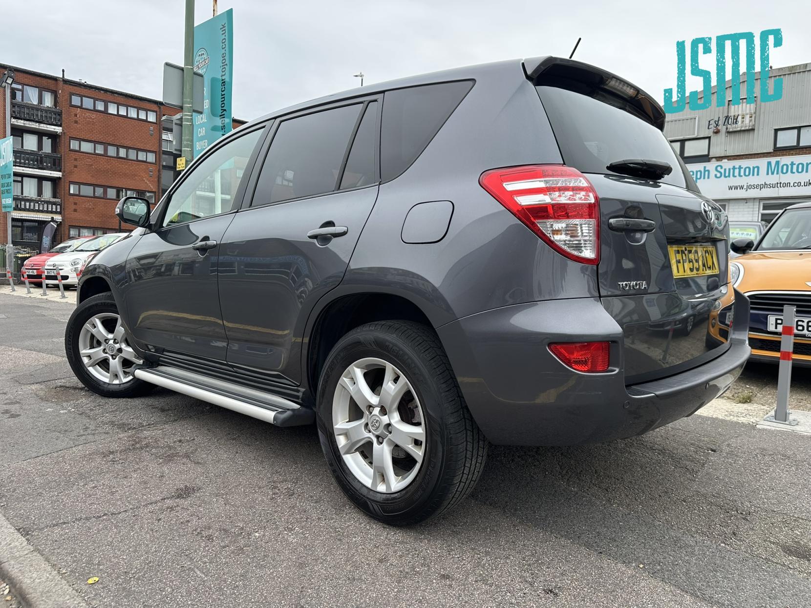 Toyota RAV4 2.0 V-Matic XT-R SUV 5dr Petrol Multidrive S 4WD Euro 4 (158 ps)