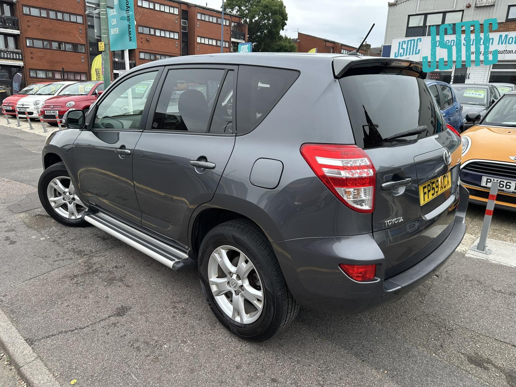 Toyota RAV4 2.0 V-Matic XT-R SUV 5dr Petrol Multidrive S 4WD Euro 4 (158 ps)