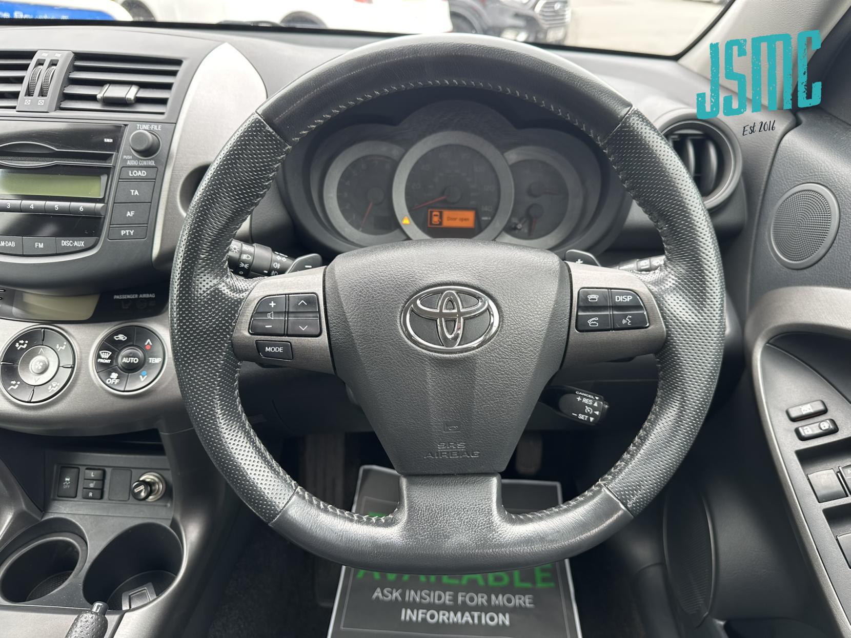 Toyota RAV4 2.0 V-Matic XT-R SUV 5dr Petrol Multidrive S 4WD Euro 4 (158 ps)