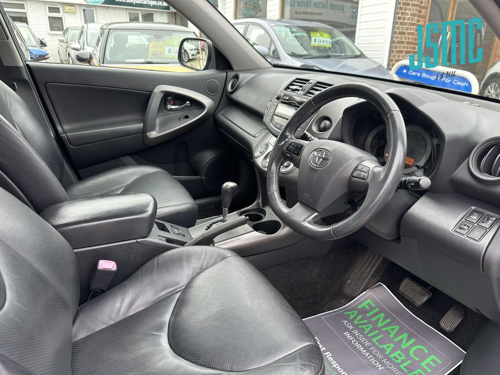 Toyota RAV4 2.0 V-Matic XT-R SUV 5dr Petrol Multidrive S 4WD Euro 4 (158 ps)