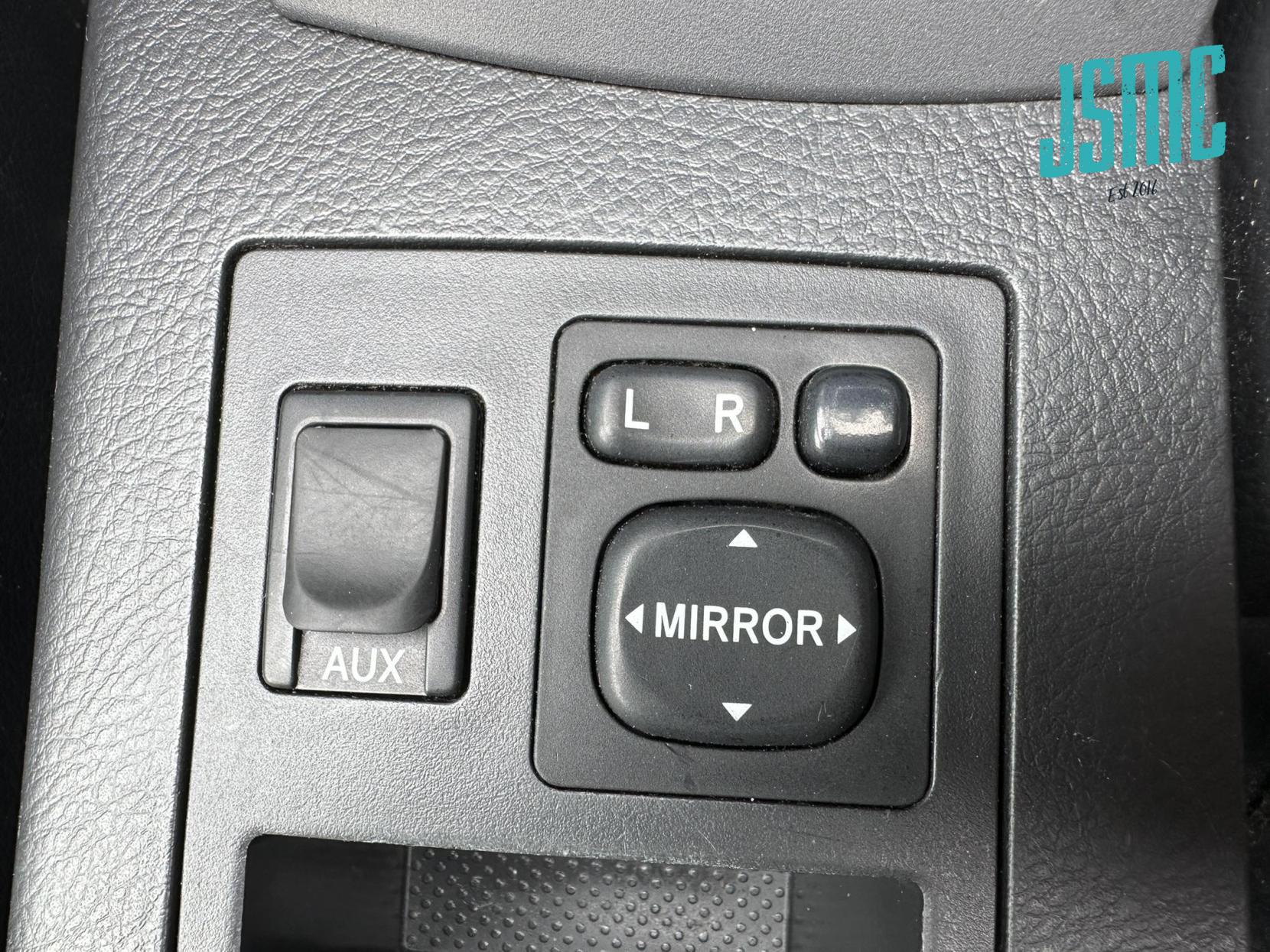 Toyota RAV4 2.0 V-Matic XT-R SUV 5dr Petrol Multidrive S 4WD Euro 4 (158 ps)