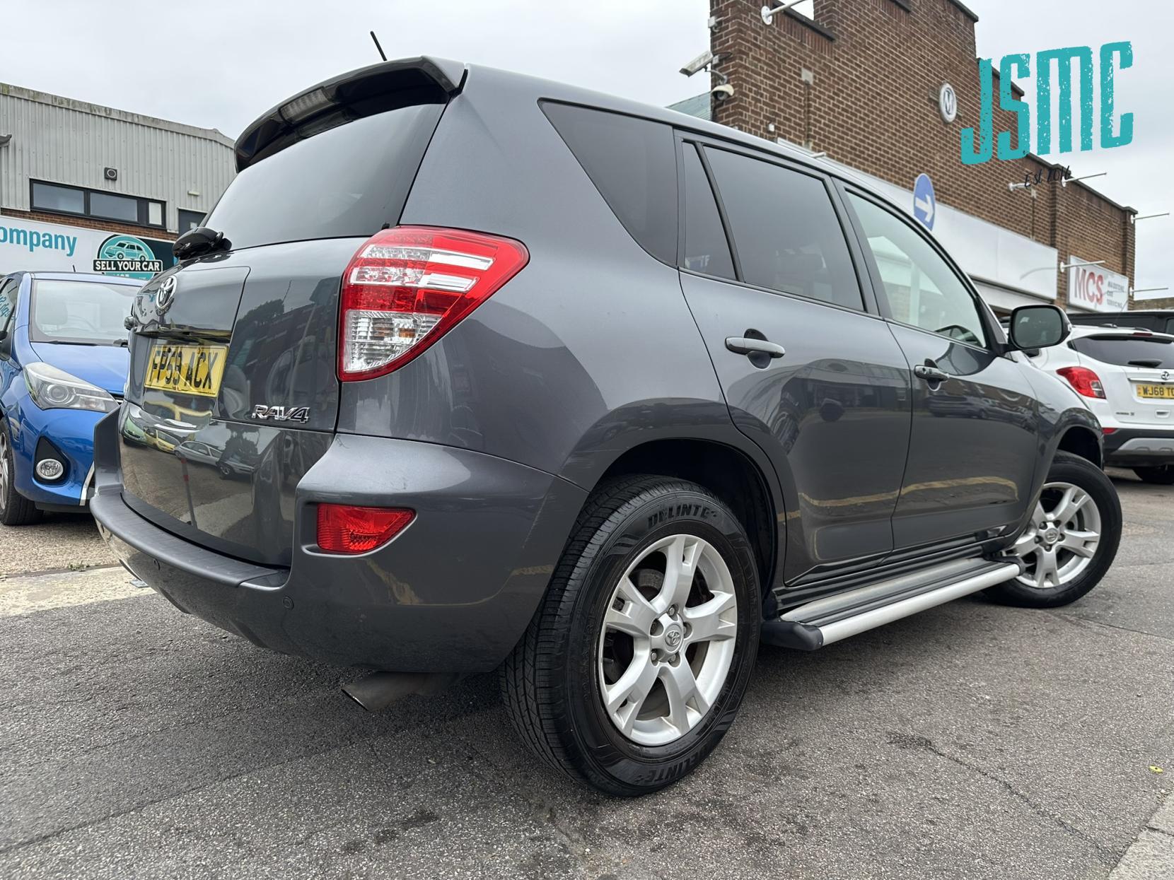 Toyota RAV4 2.0 V-Matic XT-R SUV 5dr Petrol Multidrive S 4WD Euro 4 (158 ps)