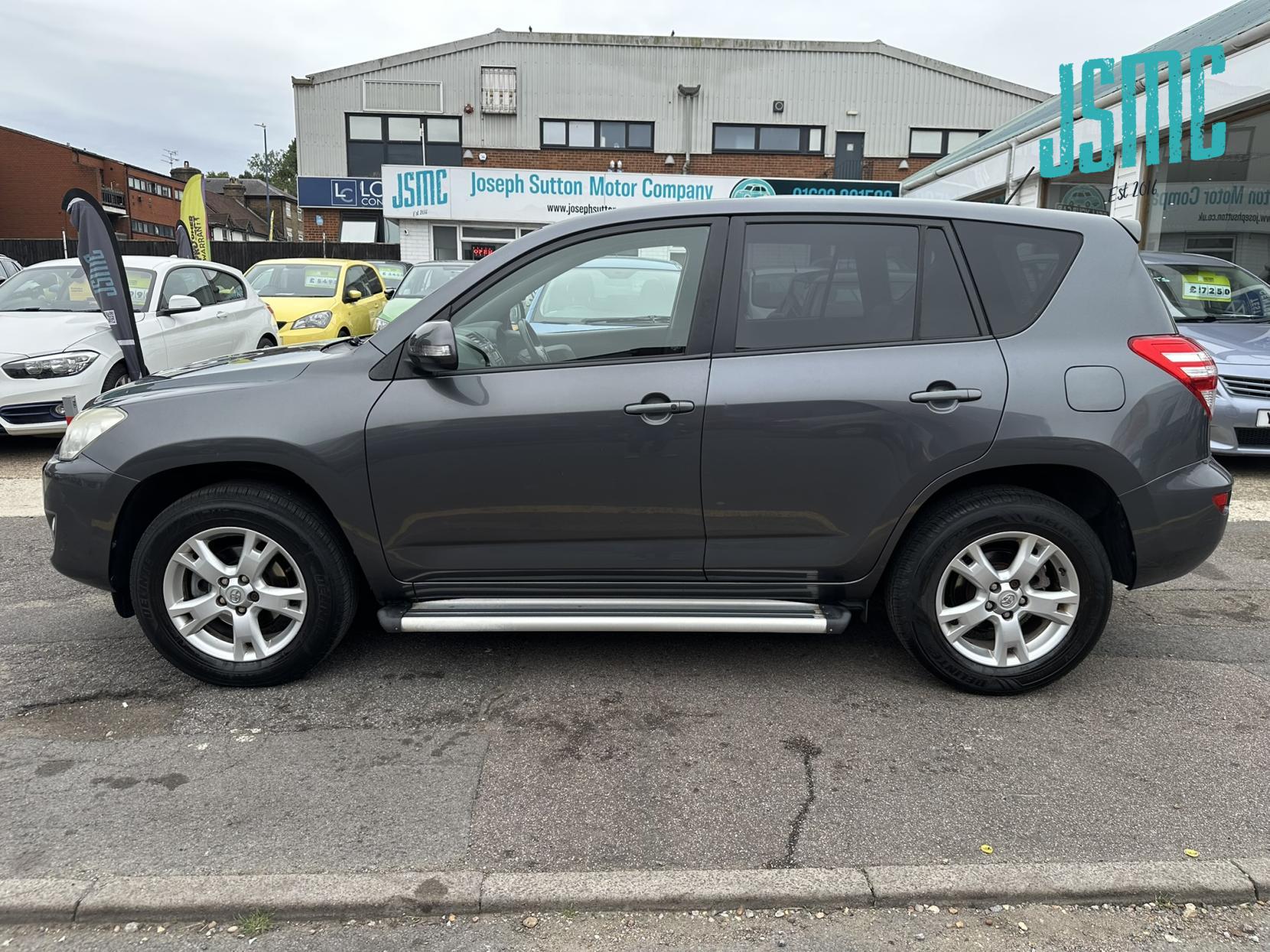 Toyota RAV4 2.0 V-Matic XT-R SUV 5dr Petrol Multidrive S 4WD Euro 4 (158 ps)