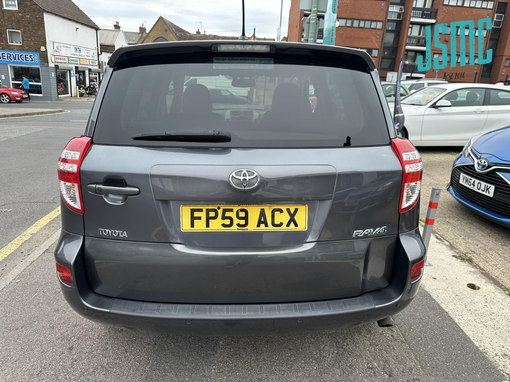 Toyota RAV4 2.0 V-Matic XT-R SUV 5dr Petrol Multidrive S 4WD Euro 4 (158 ps)