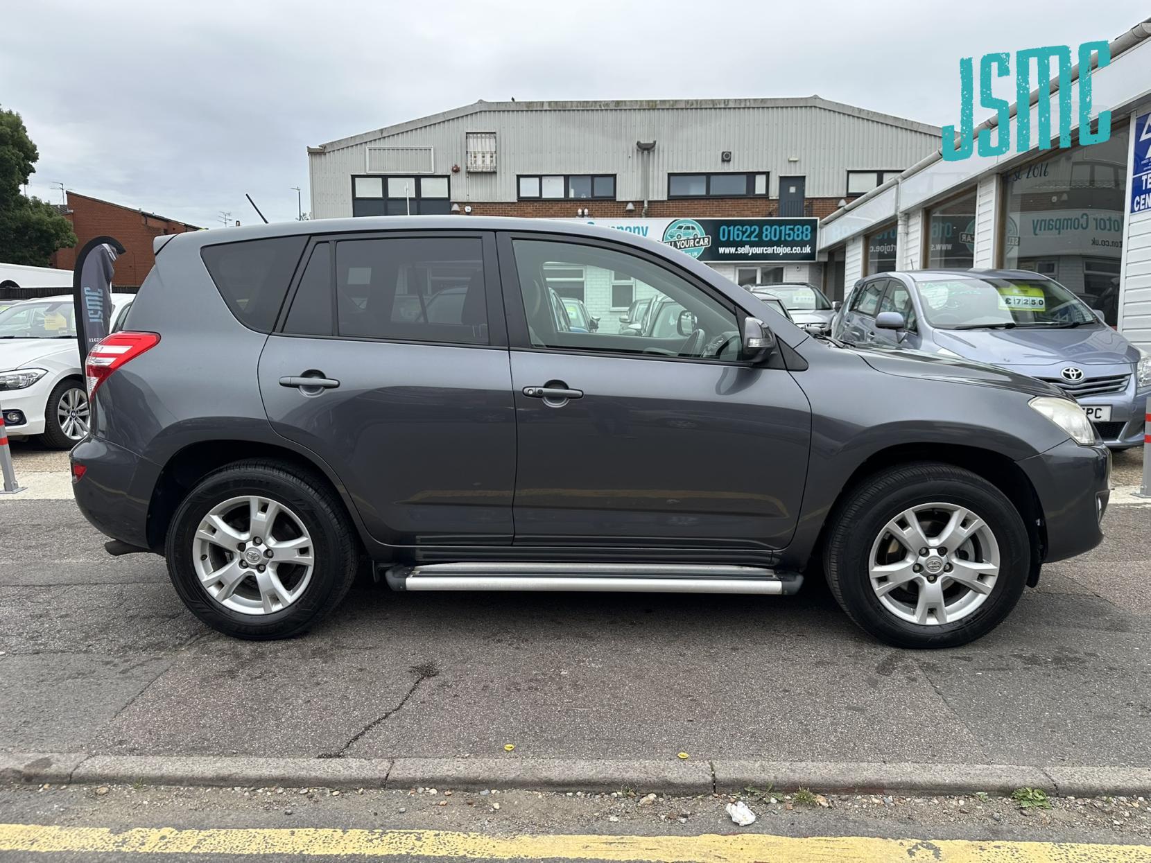 Toyota RAV4 2.0 V-Matic XT-R SUV 5dr Petrol Multidrive S 4WD Euro 4 (158 ps)