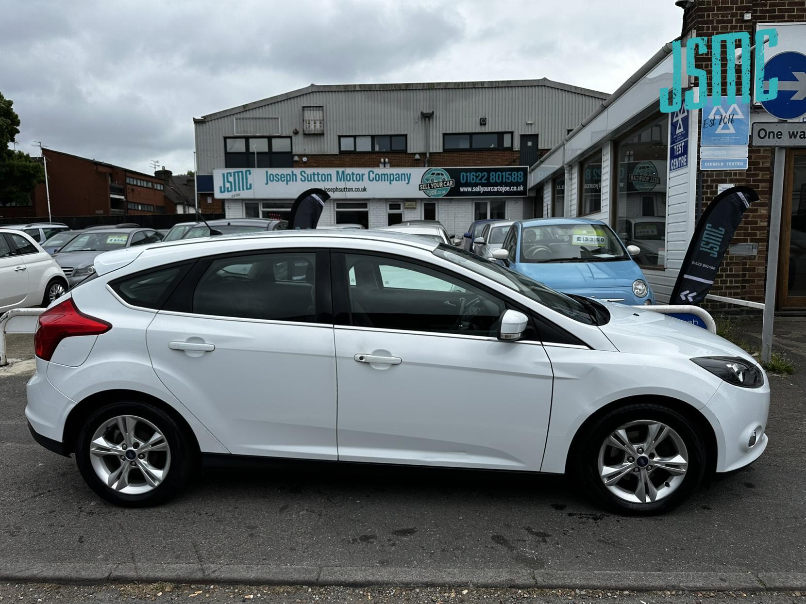 Ford Focus 1.6 TDCi Zetec Hatchback 5dr Diesel Manual Euro 5 (s/s) (115 ps)