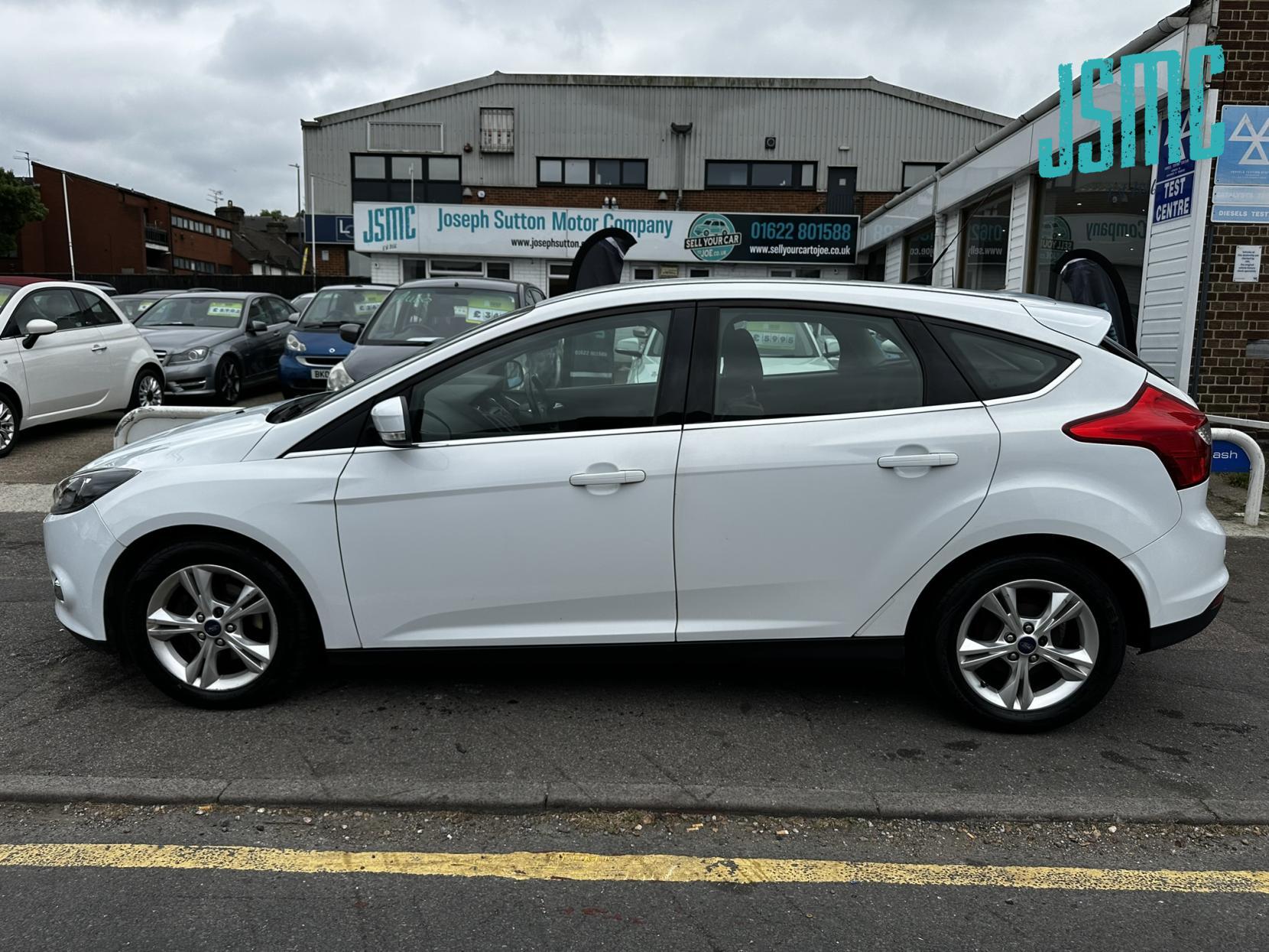 Ford Focus 1.6 TDCi Zetec Hatchback 5dr Diesel Manual Euro 5 (s/s) (115 ps)