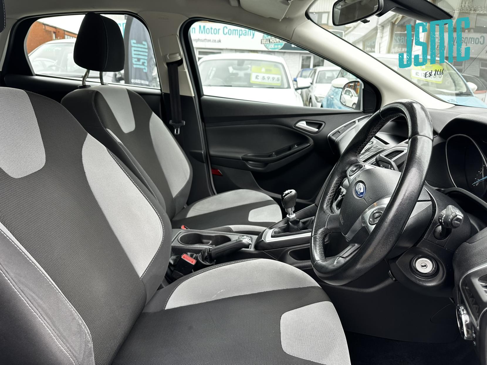 Ford Focus 1.6 TDCi Zetec Hatchback 5dr Diesel Manual Euro 5 (s/s) (115 ps)