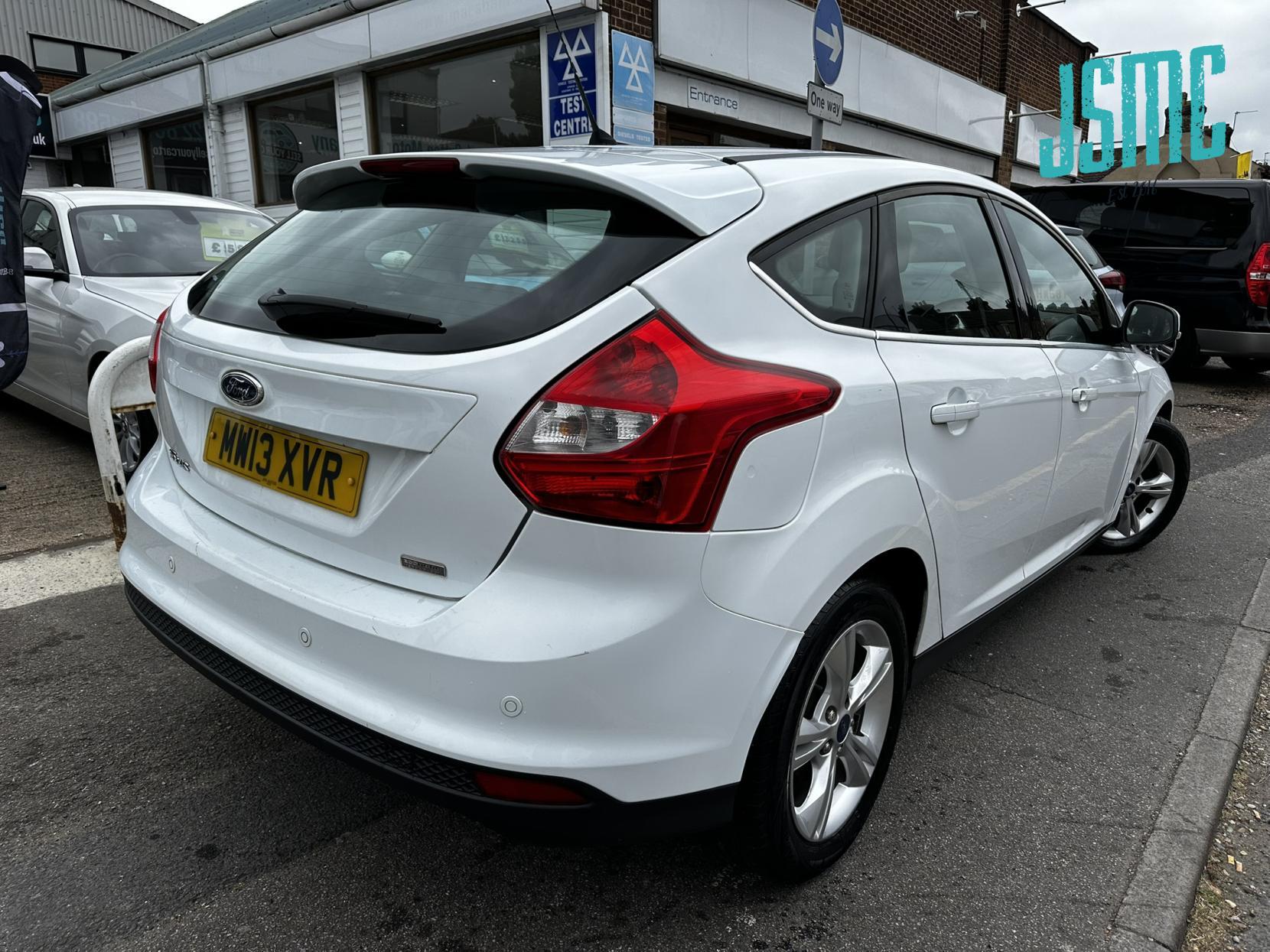 Ford Focus 1.6 TDCi Zetec Hatchback 5dr Diesel Manual Euro 5 (s/s) (115 ps)