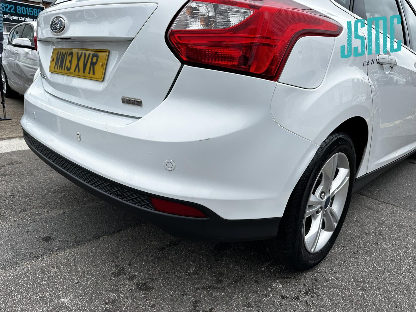 Ford Focus 1.6 TDCi Zetec Hatchback 5dr Diesel Manual Euro 5 (s/s) (115 ps)