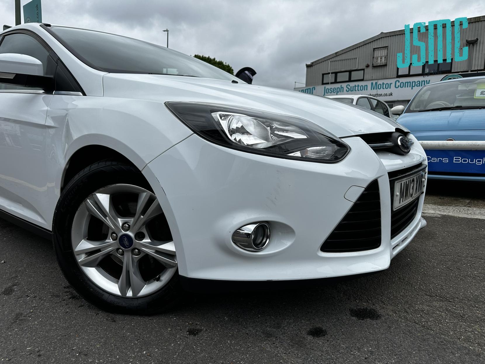 Ford Focus 1.6 TDCi Zetec Hatchback 5dr Diesel Manual Euro 5 (s/s) (115 ps)