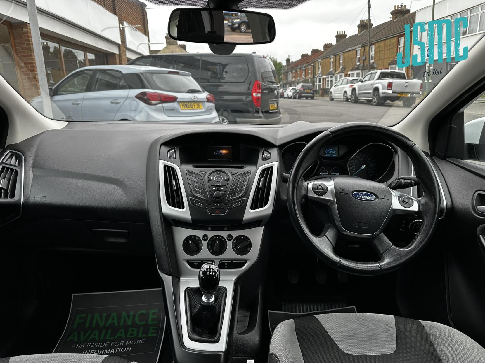 Ford Focus 1.6 TDCi Zetec Hatchback 5dr Diesel Manual Euro 5 (s/s) (115 ps)