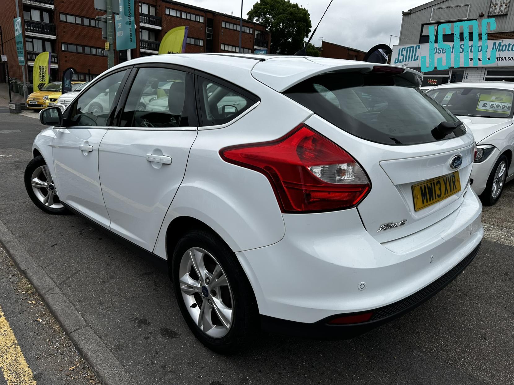 Ford Focus 1.6 TDCi Zetec Hatchback 5dr Diesel Manual Euro 5 (s/s) (115 ps)