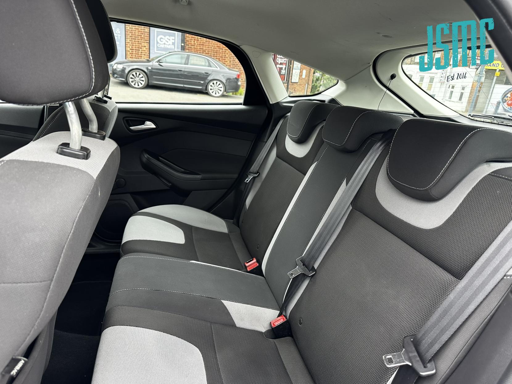 Ford Focus 1.6 TDCi Zetec Hatchback 5dr Diesel Manual Euro 5 (s/s) (115 ps)