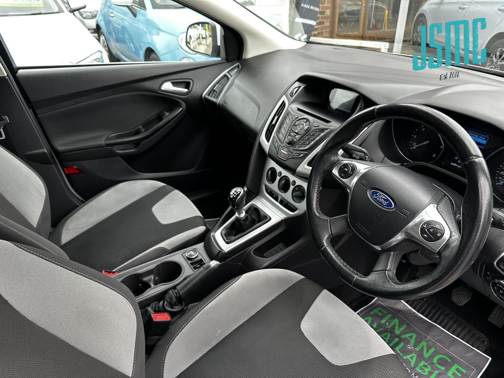 Ford Focus 1.6 TDCi Zetec Hatchback 5dr Diesel Manual Euro 5 (s/s) (115 ps)