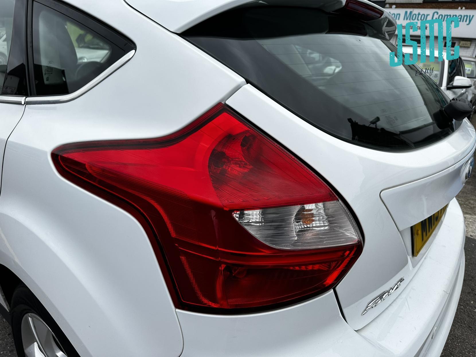 Ford Focus 1.6 TDCi Zetec Hatchback 5dr Diesel Manual Euro 5 (s/s) (115 ps)