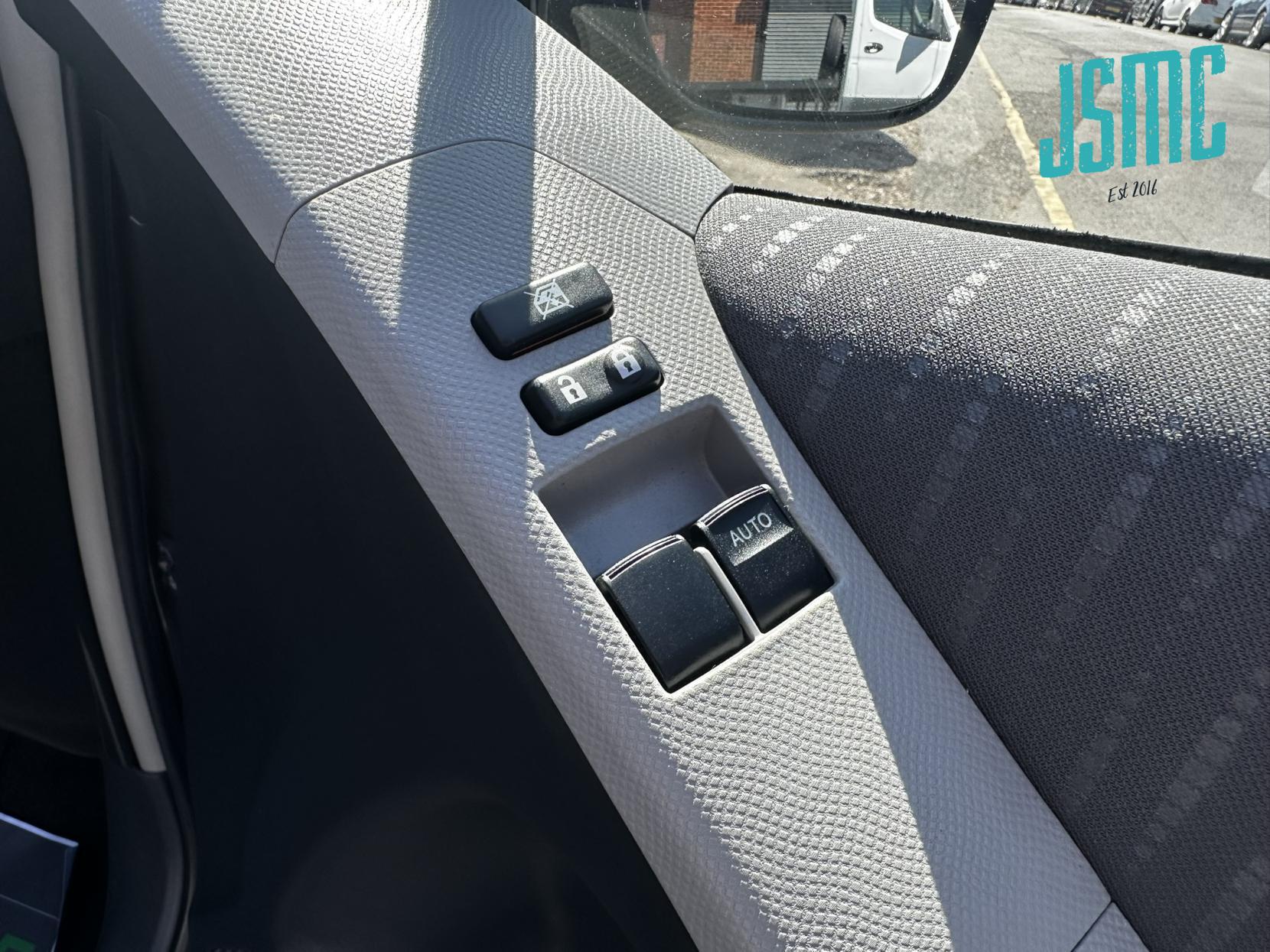Toyota Yaris 1.33 Dual VVT-i TR Hatchback 5dr Petrol MultiMode Euro 4 (s/s) (101 ps)