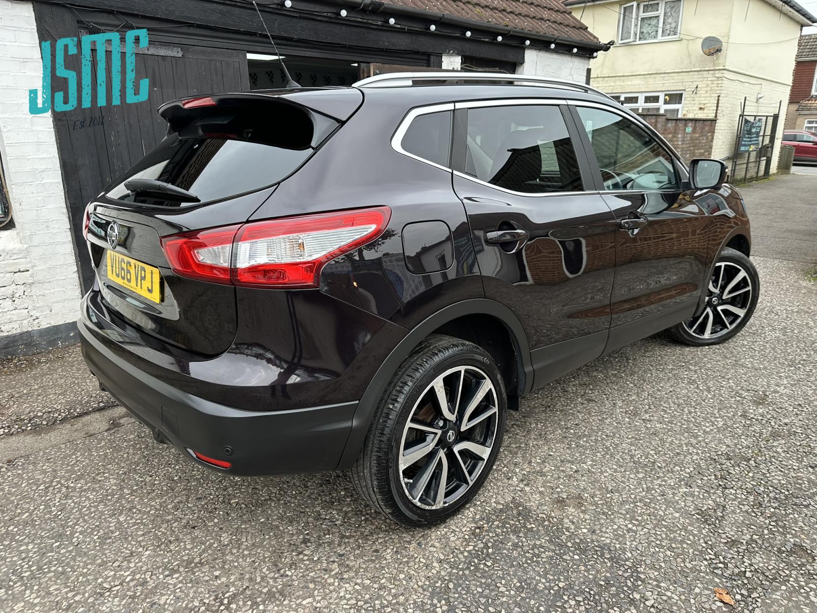 Nissan Qashqai 1.6 DIG-T Tekna SUV 5dr Petrol Manual 2WD Euro 6 (s/s) (163 ps)