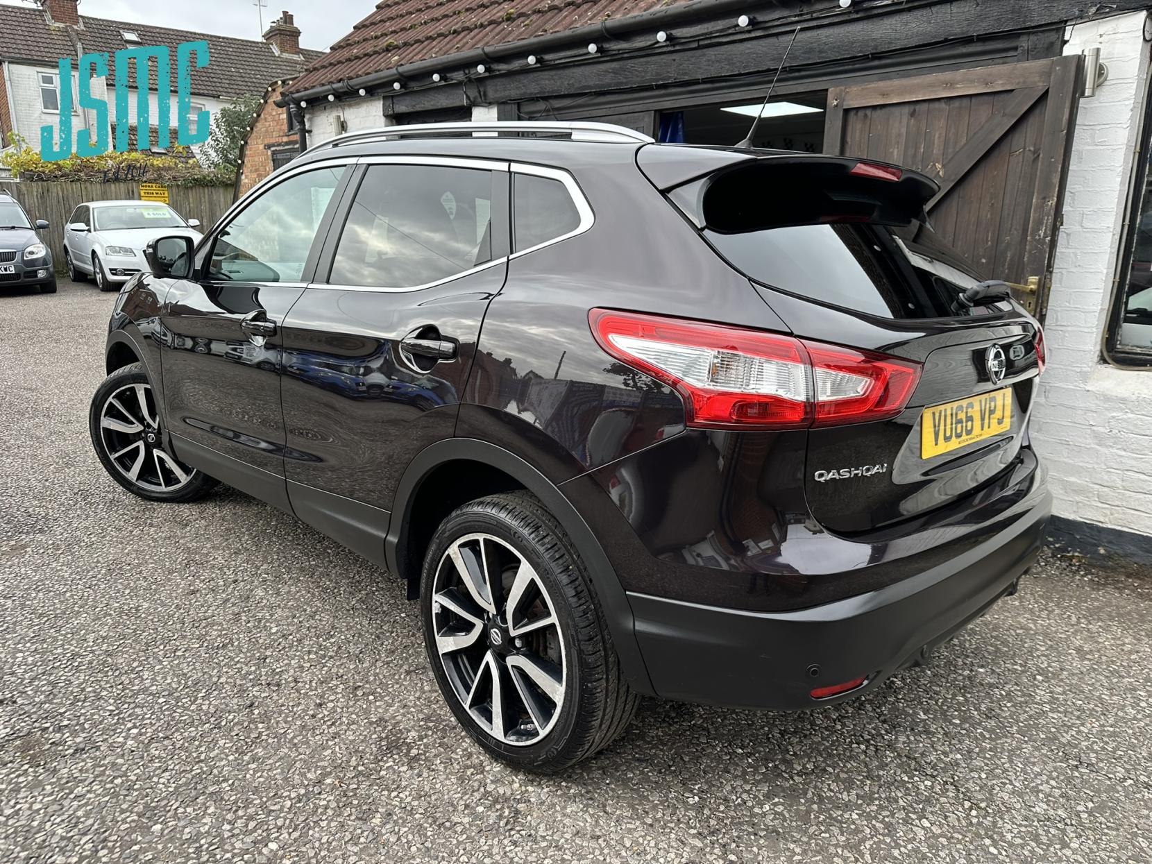 Nissan Qashqai 1.6 DIG-T Tekna SUV 5dr Petrol Manual 2WD Euro 6 (s/s) (163 ps)