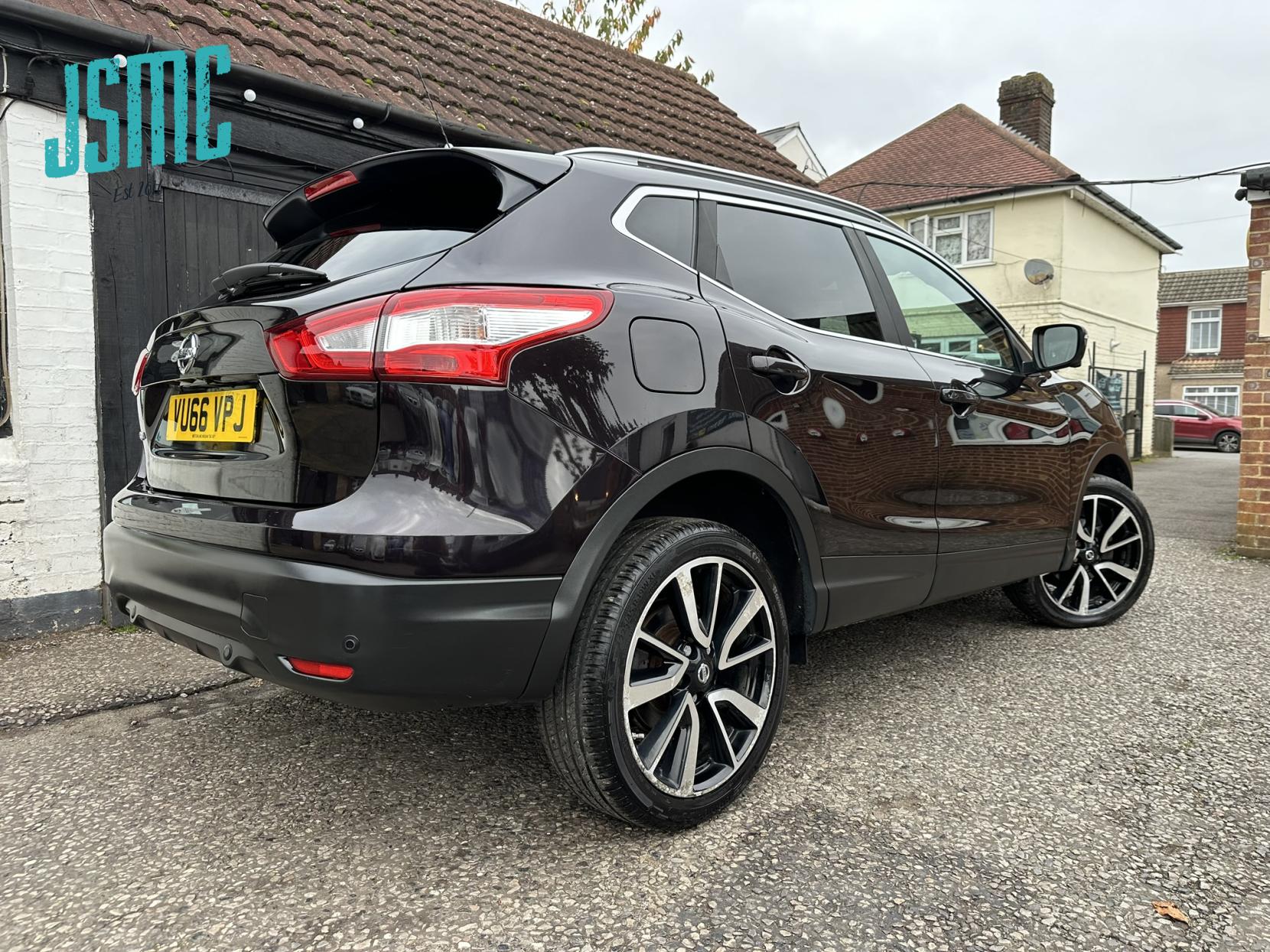 Nissan Qashqai 1.6 DIG-T Tekna SUV 5dr Petrol Manual 2WD Euro 6 (s/s) (163 ps)