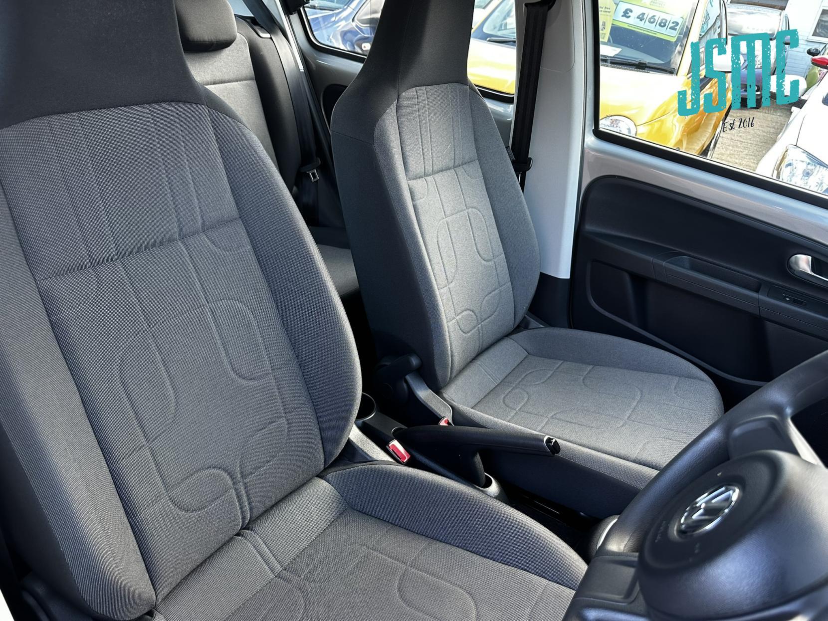 Volkswagen up! 1.0 Move up! Hatchback 5dr Petrol ASG Euro 5 (60 ps)