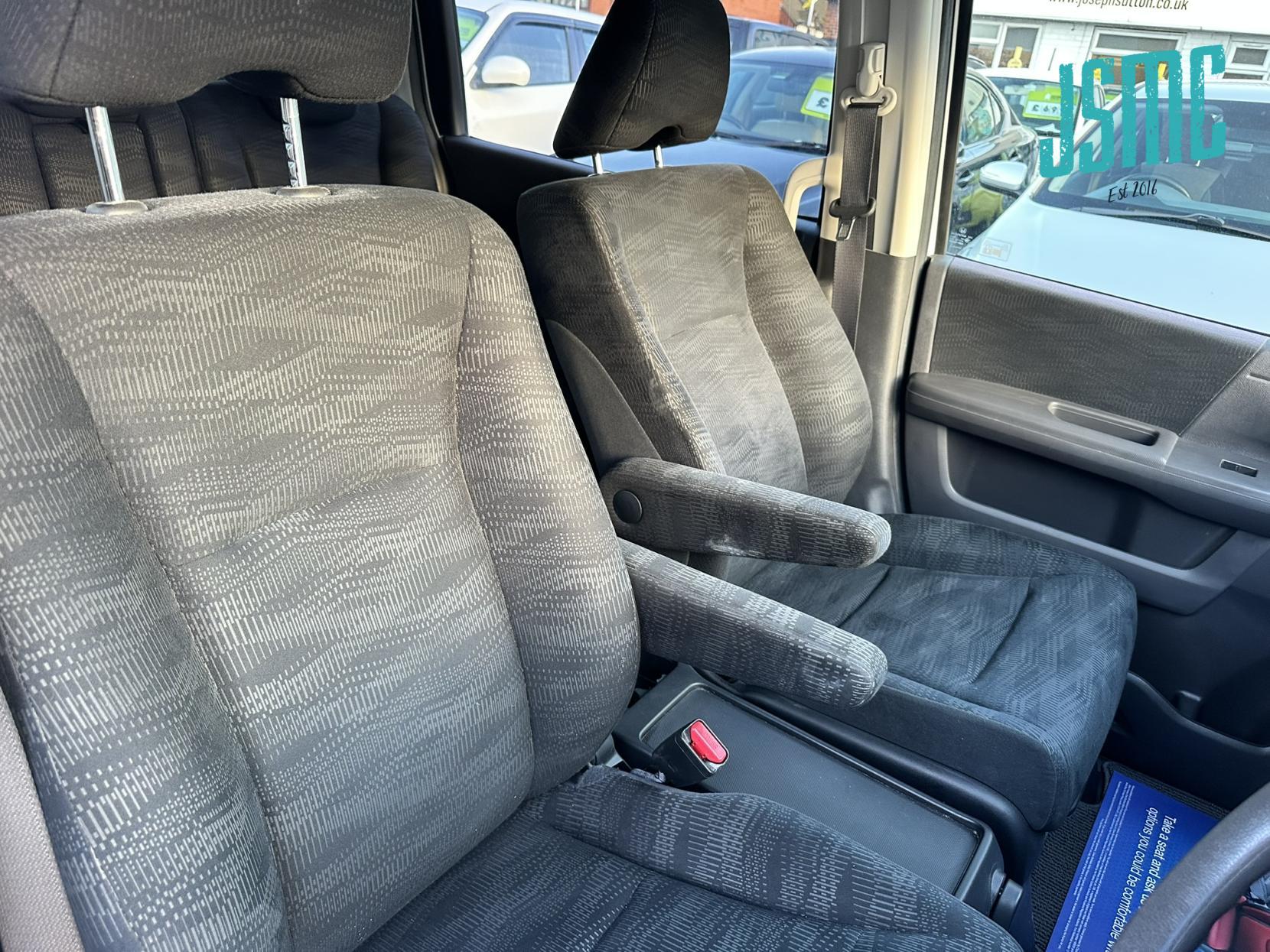 Honda Stepwagon G COMFORT SEL, Automatic, 8 Seater, petrol. 