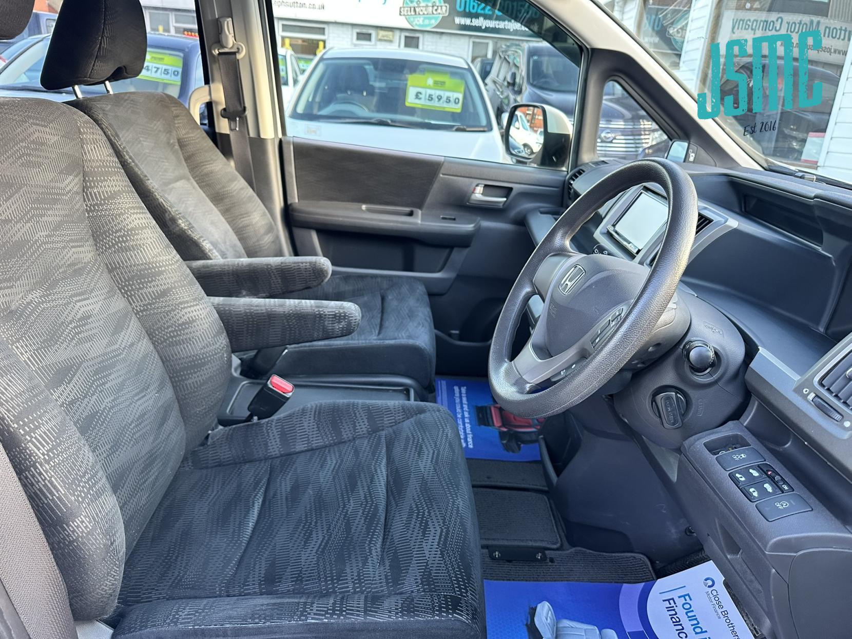 Honda Stepwagon G COMFORT SEL, Automatic, 8 Seater, petrol. 