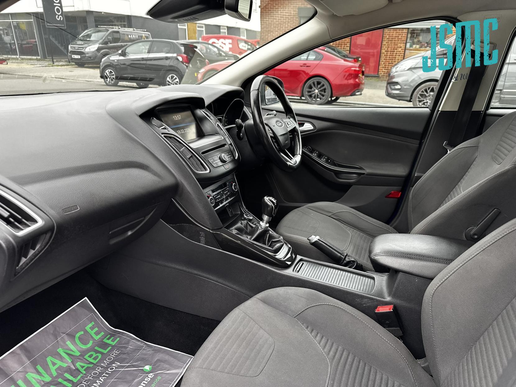 Ford Focus 1.6 TDCi Titanium Hatchback 5dr Diesel Manual Euro 5 (s/s) (115 ps)