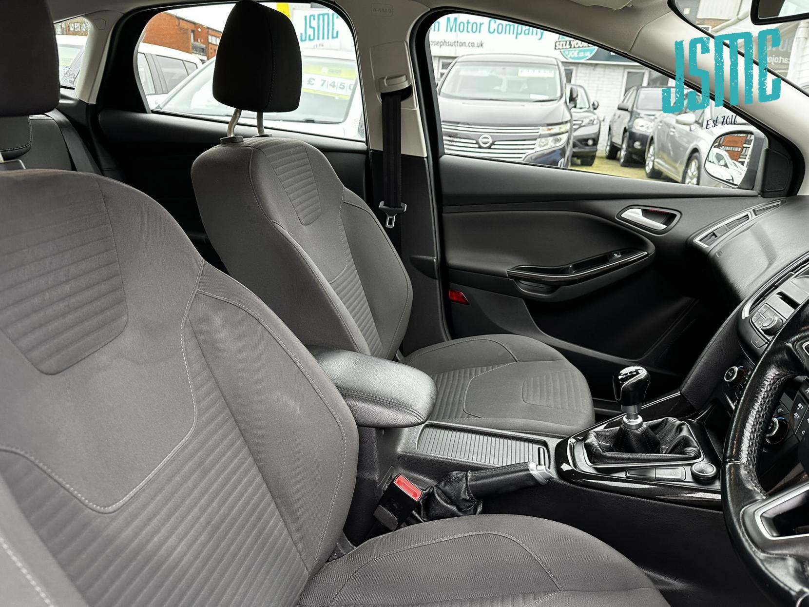 Ford Focus 1.6 TDCi Titanium Hatchback 5dr Diesel Manual Euro 5 (s/s) (115 ps)