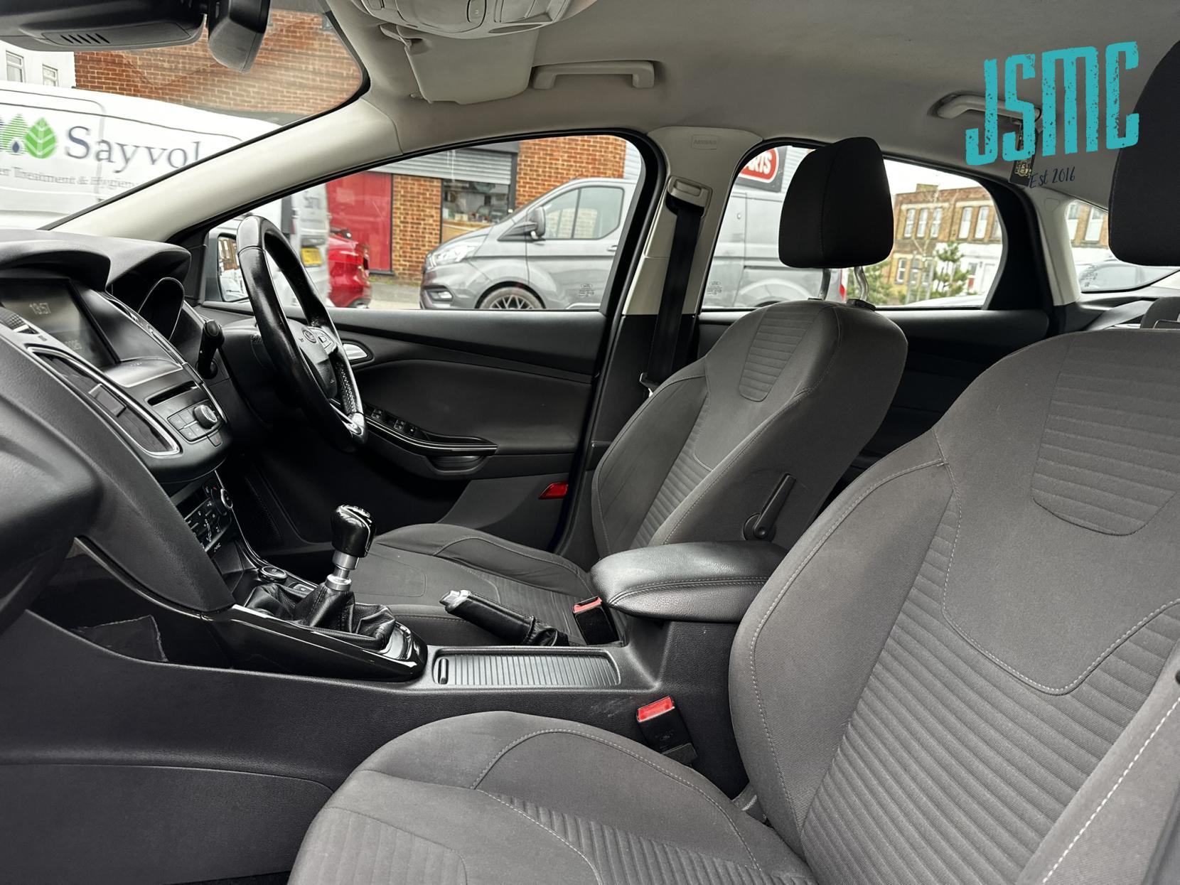 Ford Focus 1.6 TDCi Titanium Hatchback 5dr Diesel Manual Euro 5 (s/s) (115 ps)