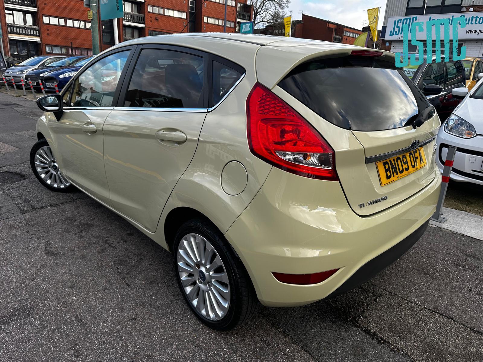 Ford Fiesta 1.4 Titanium Hatchback 5dr Petrol Automatic (154 g/km, 94 bhp)