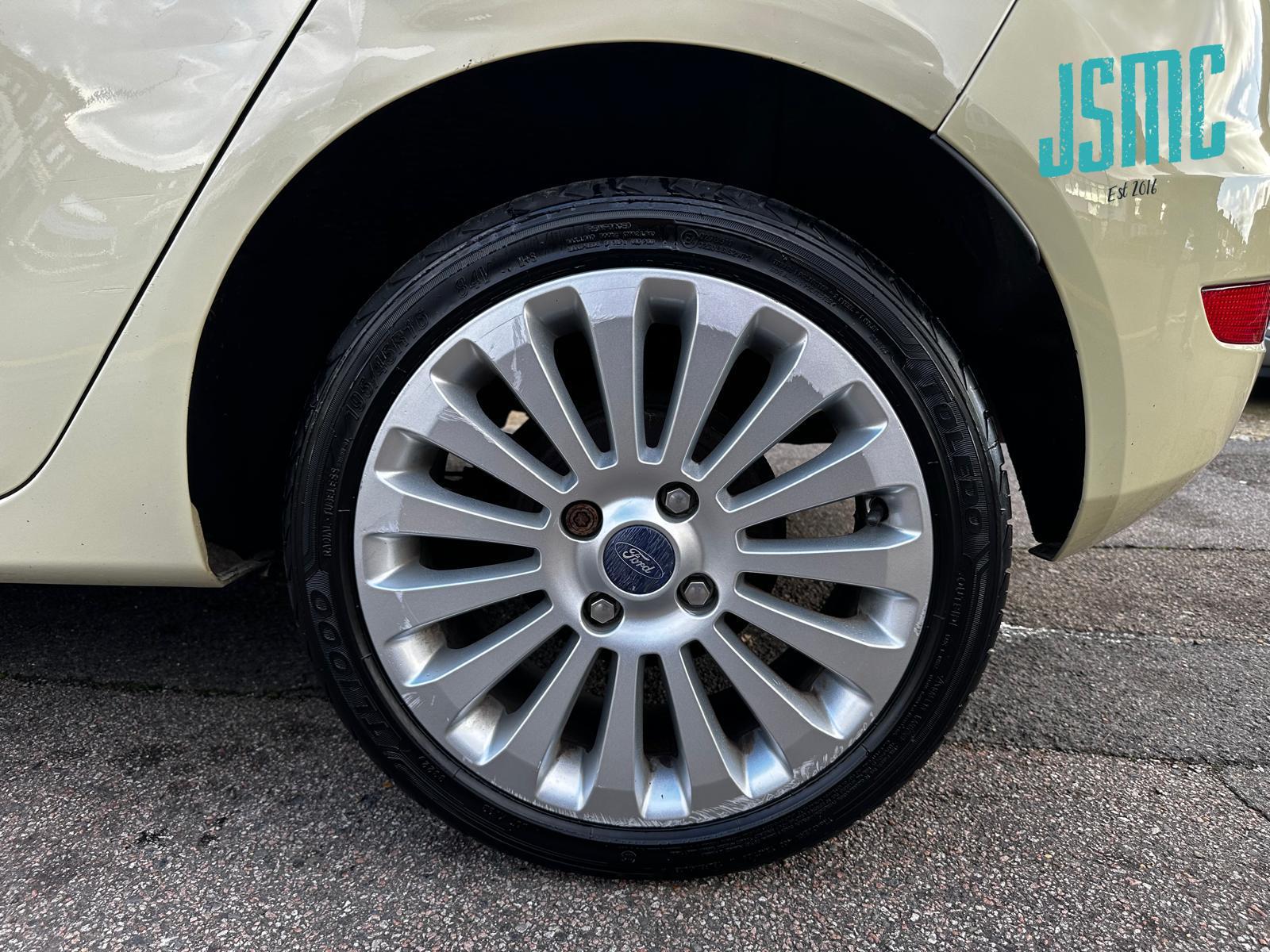 Ford Fiesta 1.4 Titanium Hatchback 5dr Petrol Automatic (154 g/km, 94 bhp)