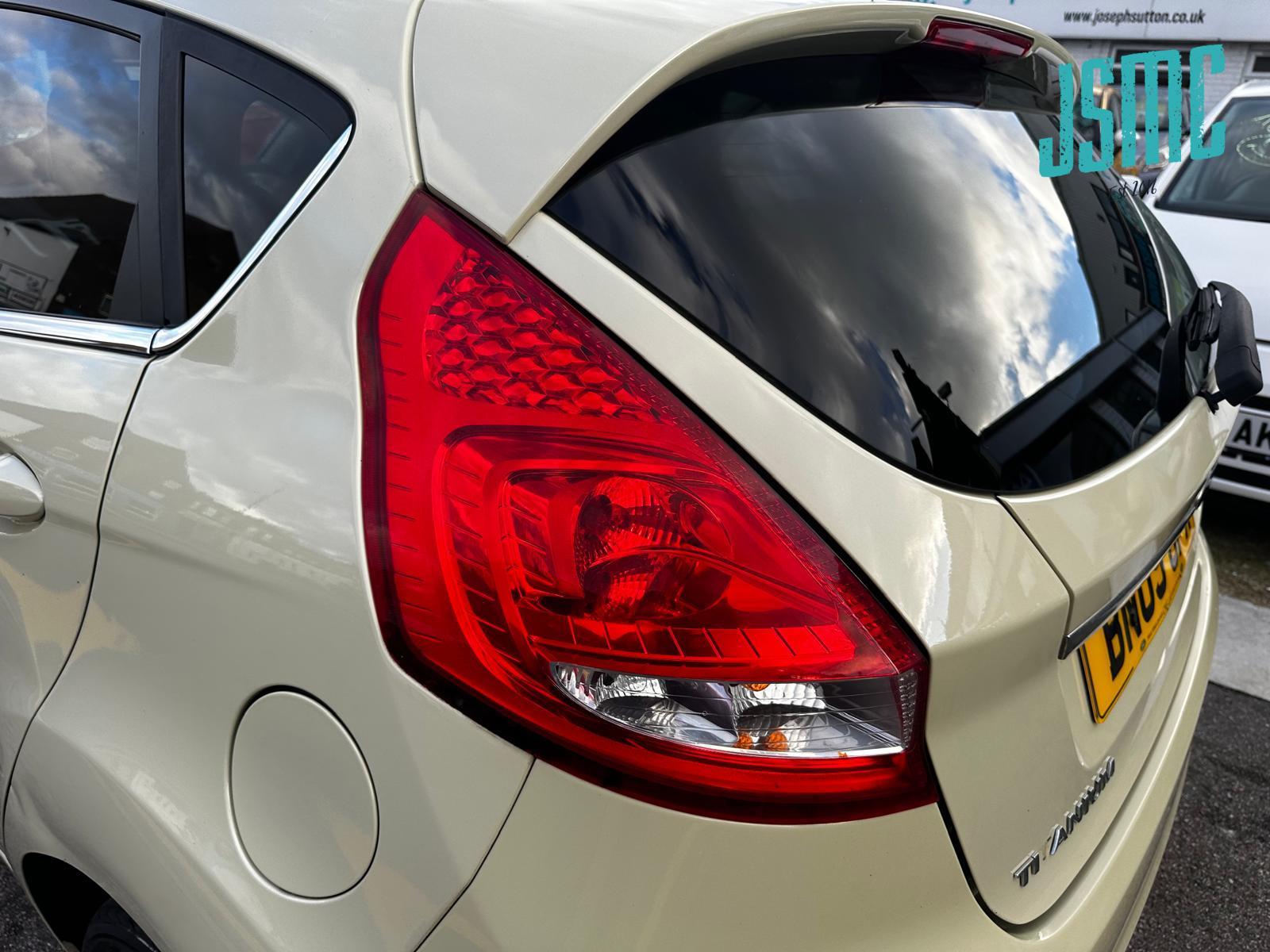 Ford Fiesta 1.4 Titanium Hatchback 5dr Petrol Automatic (154 g/km, 94 bhp)