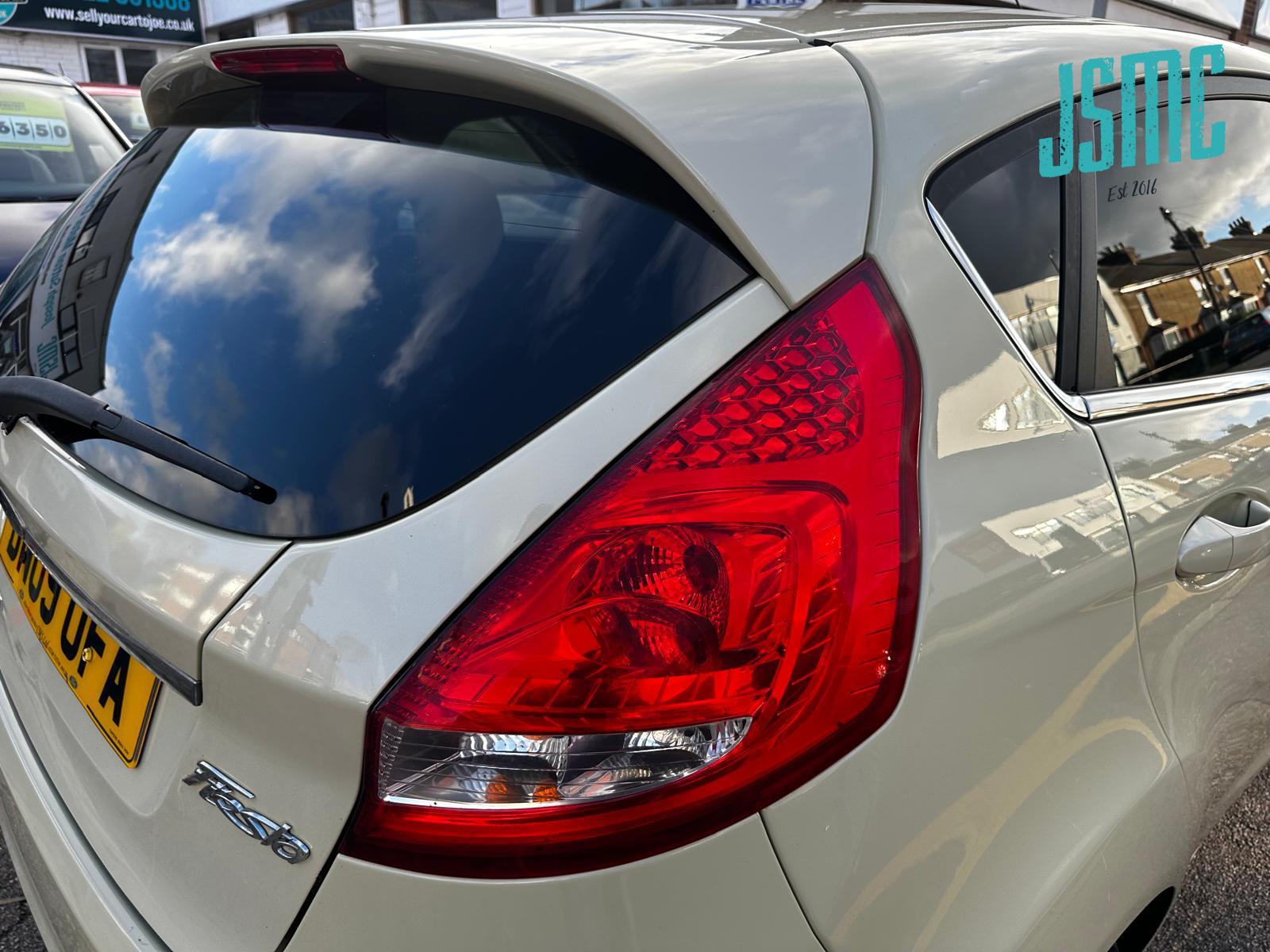 Ford Fiesta 1.4 Titanium Hatchback 5dr Petrol Automatic (154 g/km, 94 bhp)