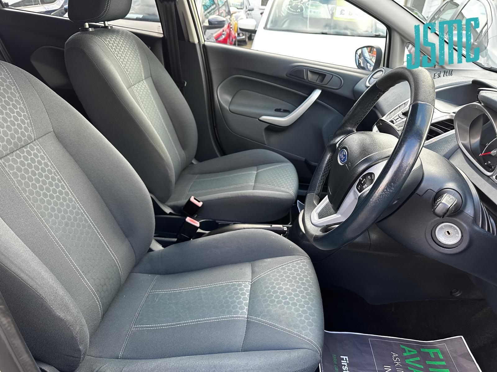 Ford Fiesta 1.4 Titanium Hatchback 5dr Petrol Automatic (154 g/km, 94 bhp)