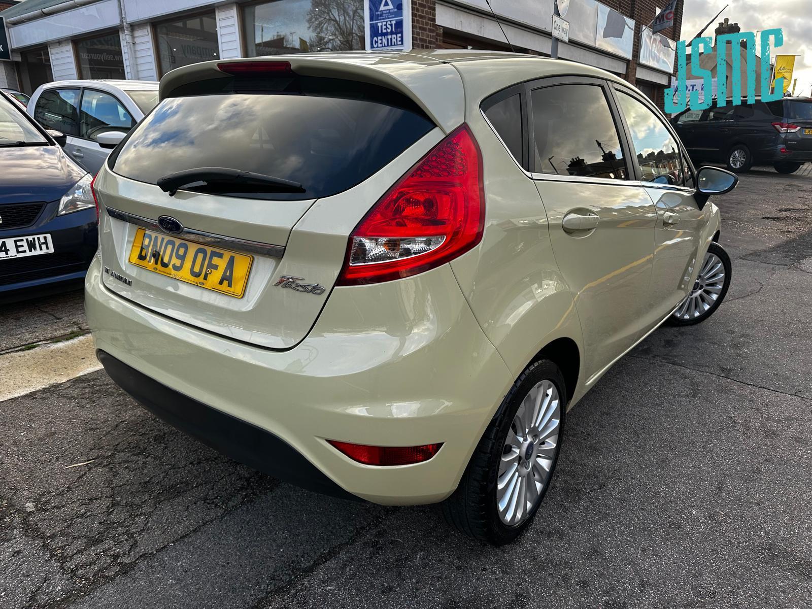 Ford Fiesta 1.4 Titanium Hatchback 5dr Petrol Automatic (154 g/km, 94 bhp)