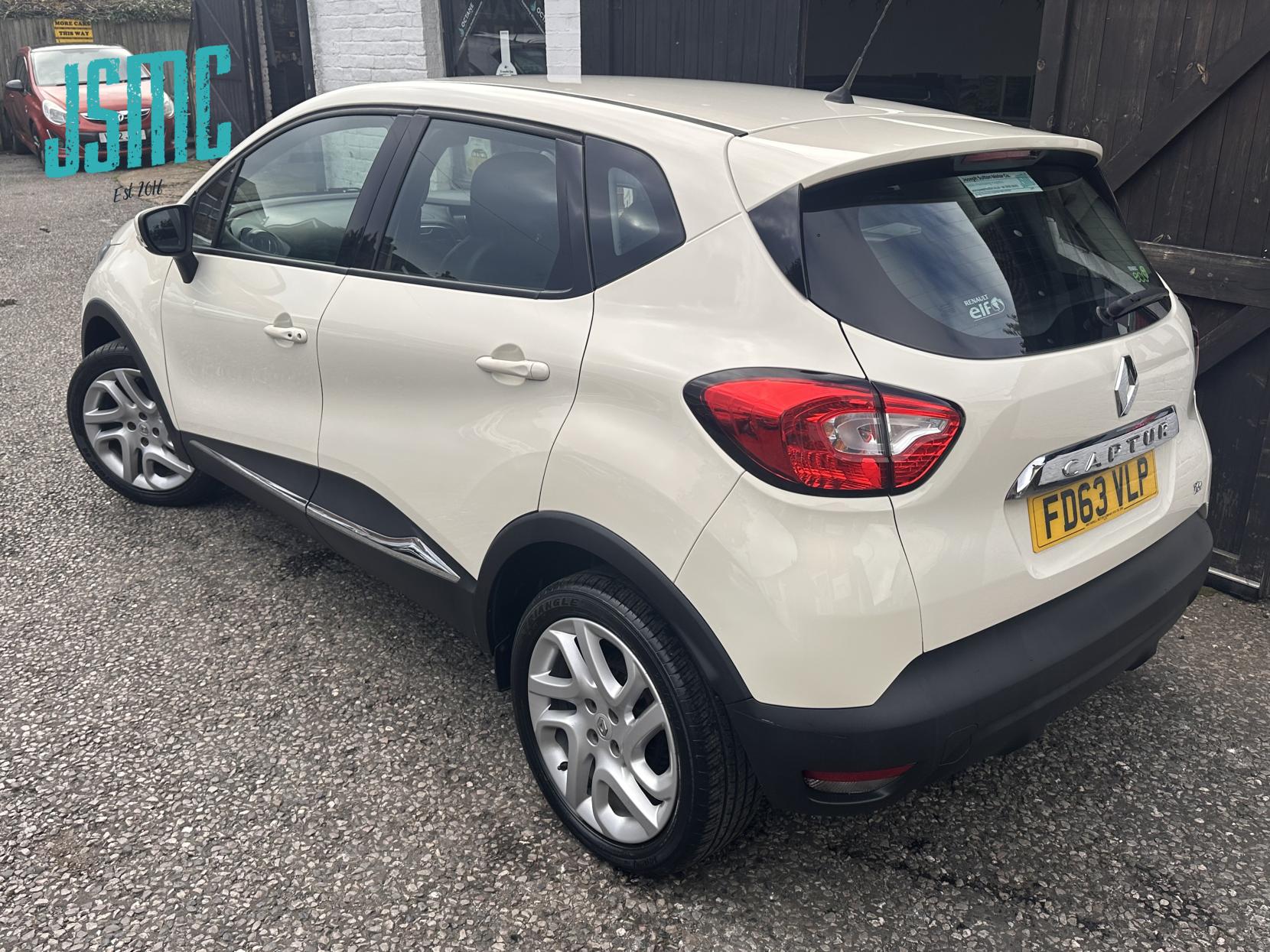 Renault Captur 0.9 TCe ENERGY Dynamique MediaNav SUV 5dr Petrol Manual Euro 5 (s/s) (90 ps)