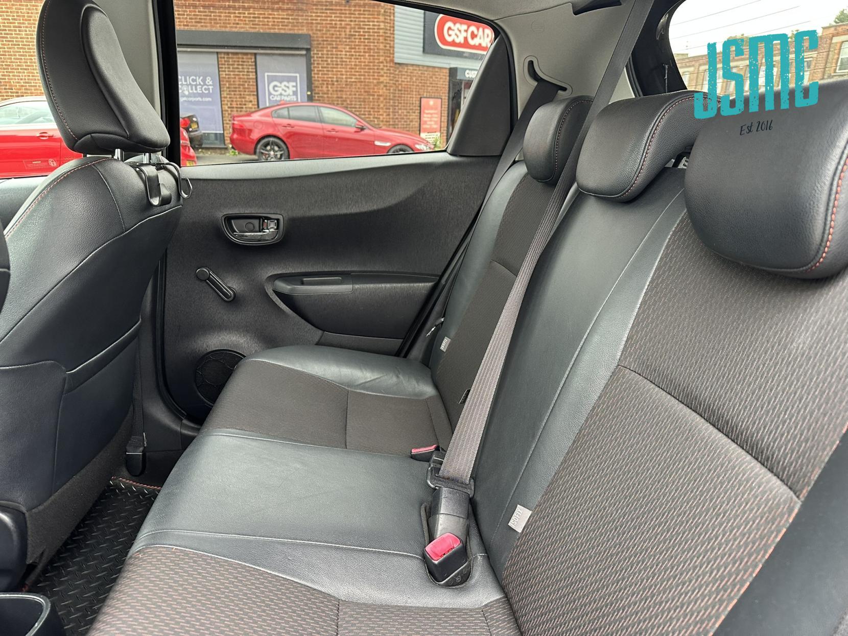 Toyota Yaris 1.33 Dual VVT-i SR Hatchback 5dr Petrol Manual Euro 5 (101 ps)