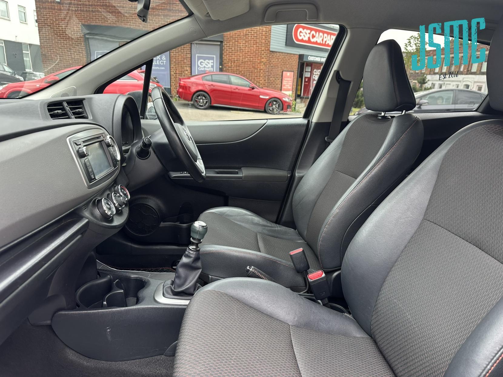 Toyota Yaris 1.33 Dual VVT-i SR Hatchback 5dr Petrol Manual Euro 5 (101 ps)