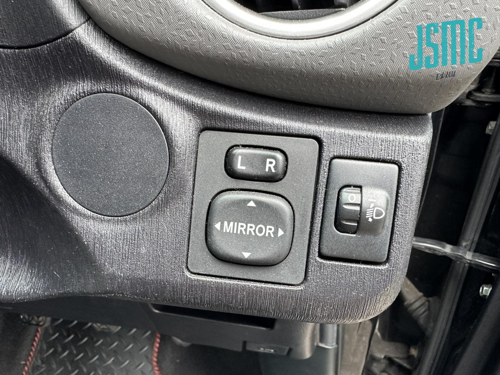 Toyota Yaris 1.33 Dual VVT-i SR Hatchback 5dr Petrol Manual Euro 5 (101 ps)